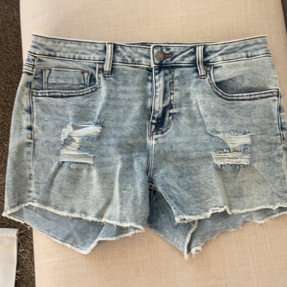 Vigors distressed Jean short